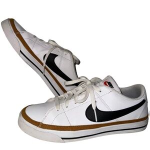 Womens Nike Court Legacy